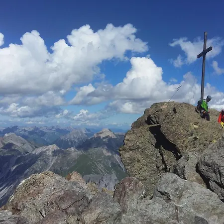 Burgerhof * פרטנאו